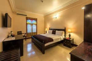golden tulip 3